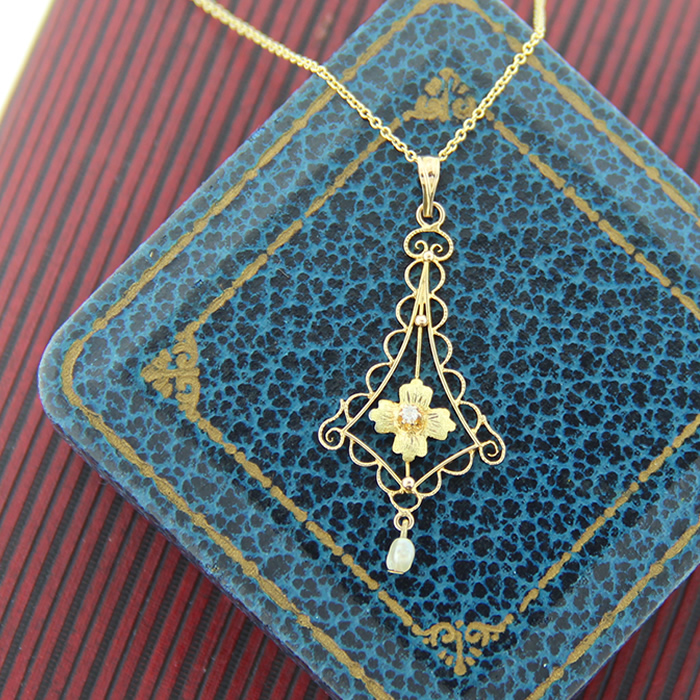 Filigree Diamond and Pearl Pendant Necklace - Click Image to Close